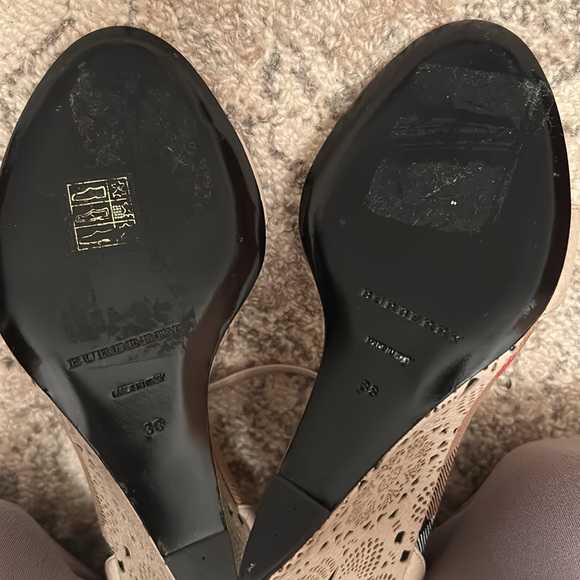 Burberry Prosum Wedge - Picture 8 of 8